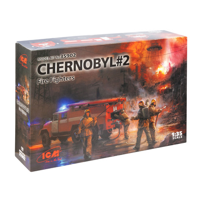 35902 ICM 1/35 Чернобыль #2. Огнеборцы АЦ-40-137А, 4 фигуры и картонная подставка с фоном
