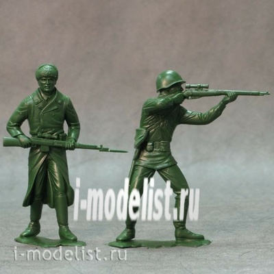 80004 Ark-models Высота: 15 см. Набор из двух фигур: Красная армия (собранные).